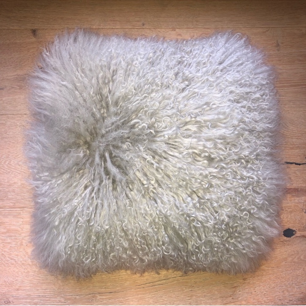 🔥NEW🔥Gray Real Mongolian Fur Pillow STUNNING price firm!
